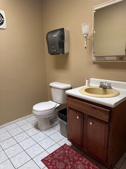 More Photos Of 1517 Winchester Ave, Ashland Storefront For Lease