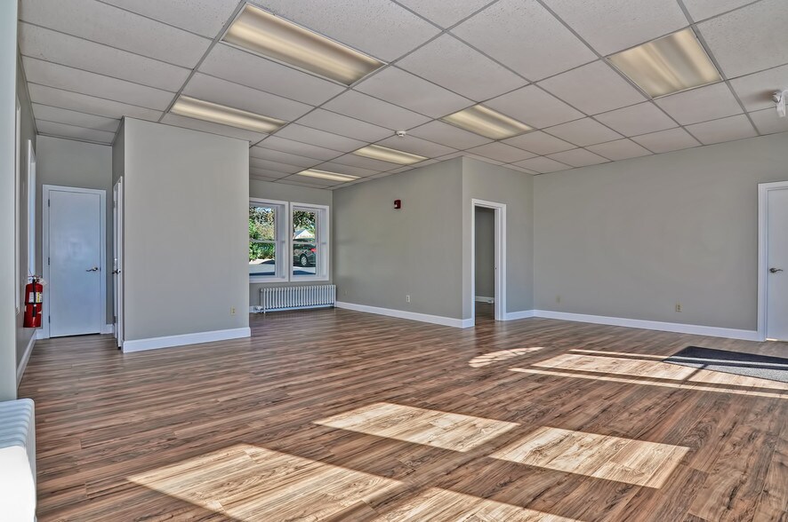More Photos Of 1078 Main St, Leicester Coworking Space