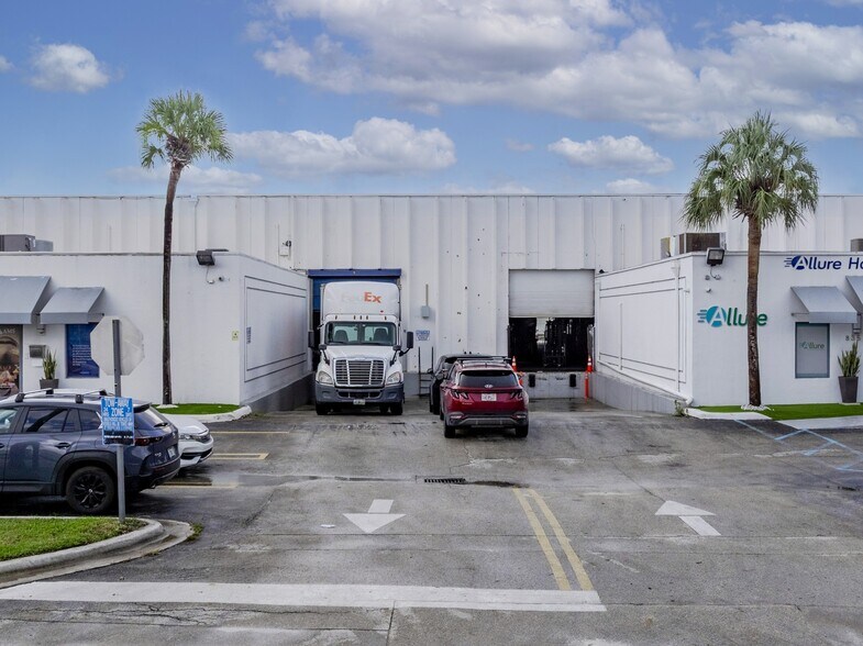 More Photos Of 8351-8391 NW 64th St, Miami Warehouse For Lease