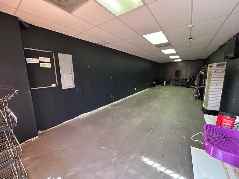 More Photos Of 6421 State Highway 31 E, Murchison Storefront For Sale