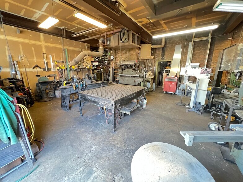 More Photos Of 1438-1442 Light St, Baltimore Showroom For Sale