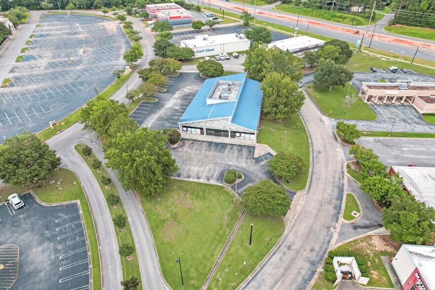 More Photos Of 200 Buyers Dr, Dothan Freestanding For Lease