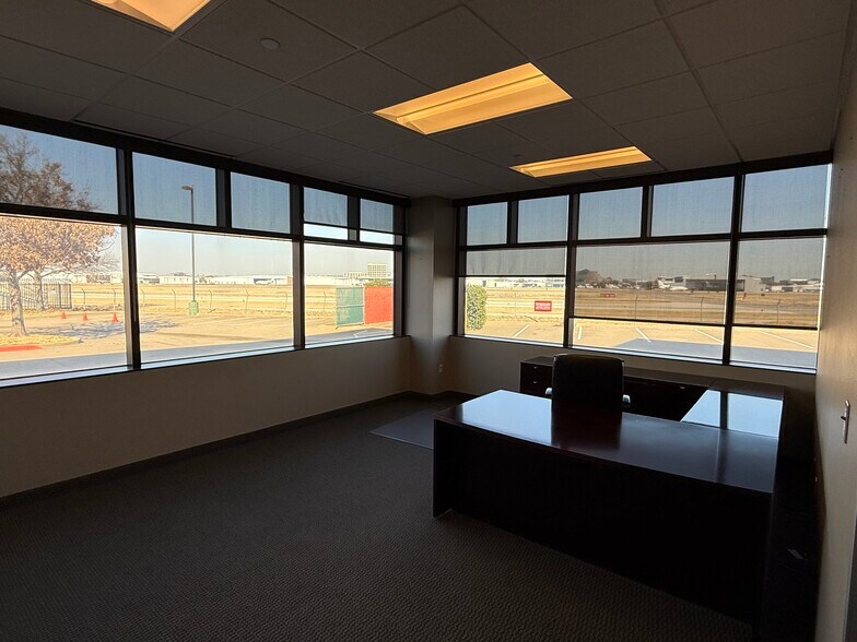 More Photos Of 15900 Dooley Rd, Addison Office For Lease