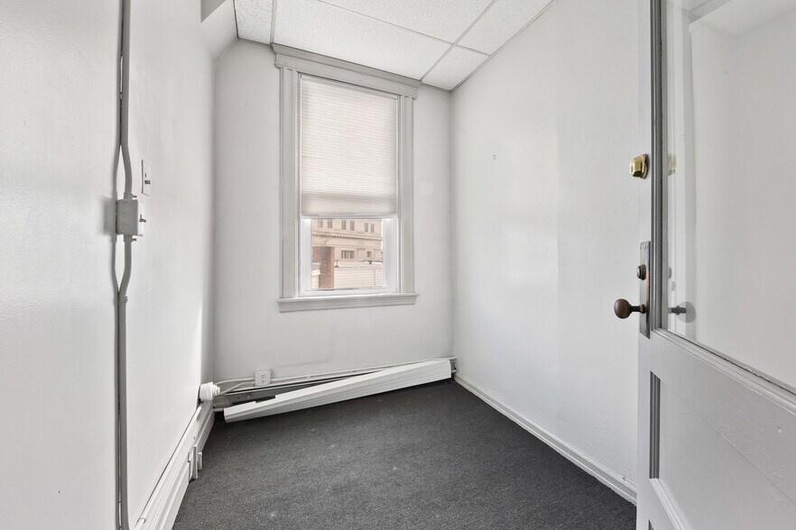 More Photos Of 507 32nd St, Union City Storefront Retail Office For Sale