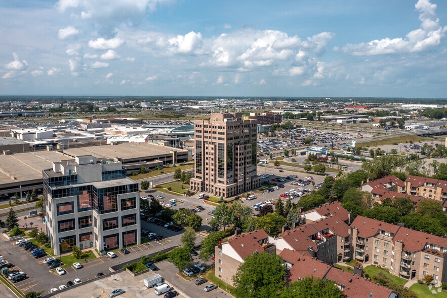 More Photos Of 3030 Boul Le Carrefour, Laval Office For Lease