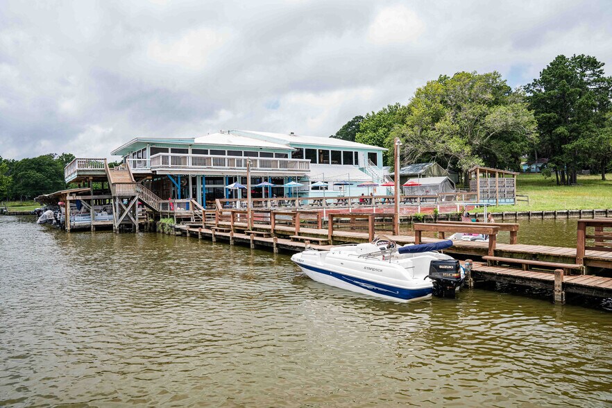 More Photos Of 371 Navaho Trl, Onalaska Hotel For Sale