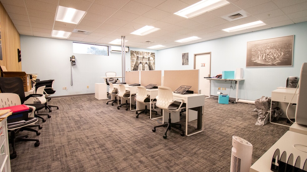 More Photos Of 3707 W Cherry St, Tampa Office For Sale