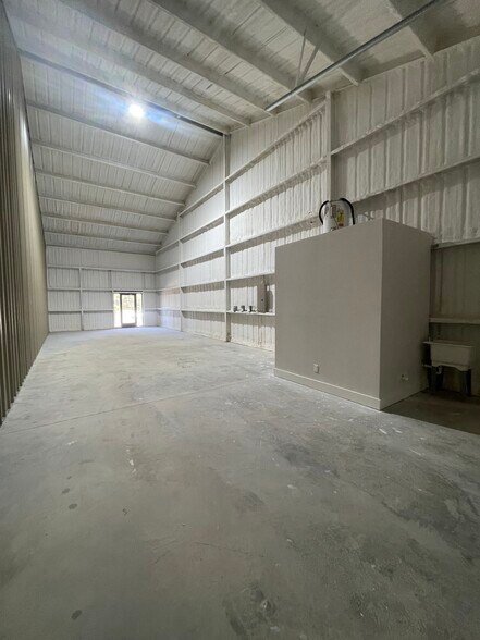 More Photos Of 615 FM 371, Gainesville Showroom For Lease