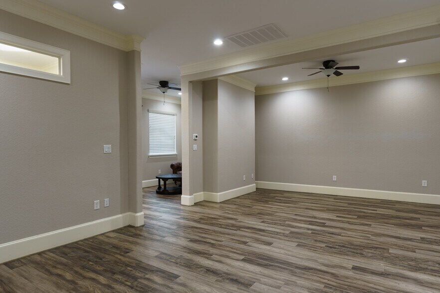 More Photos Of 12243 Queenston Blvd, Houston Medical For Sale