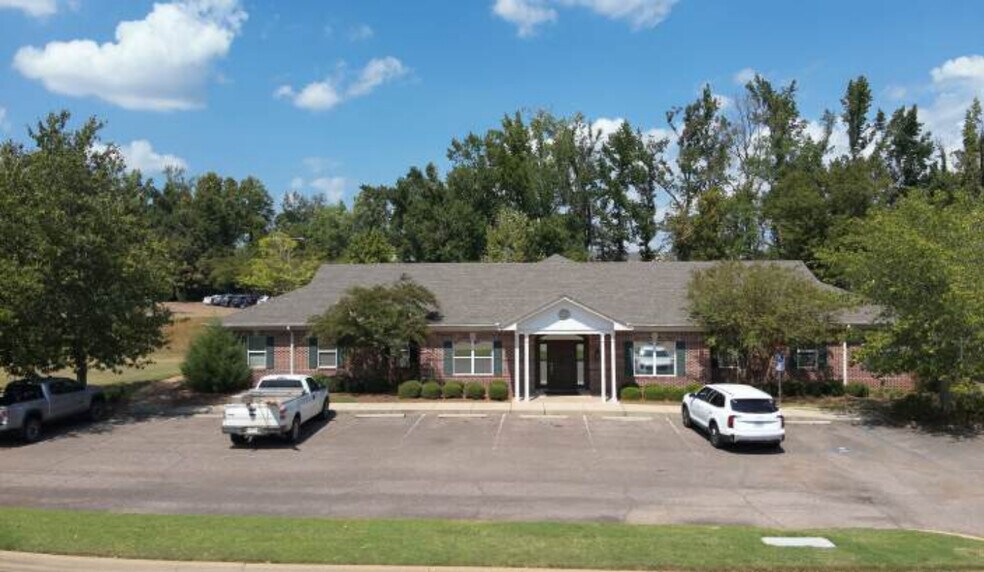 More Photos Of 506 Azalea Dr, Oxford Medical For Sale