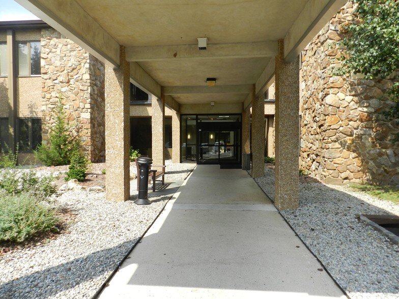More Photos Of 22 Old Short Hills Rd, Livingston Medical For Lease