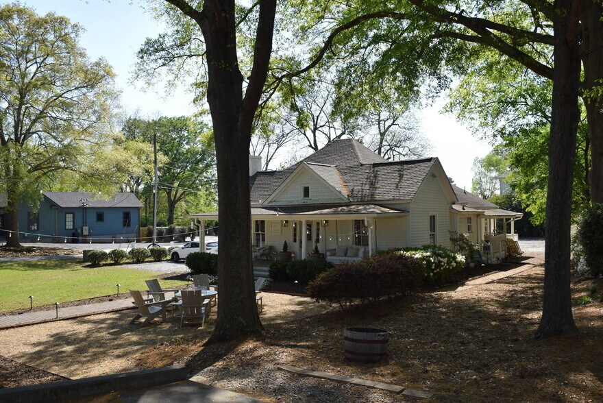 More Photos Of 1116 Canton St, Roswell Office For Sale