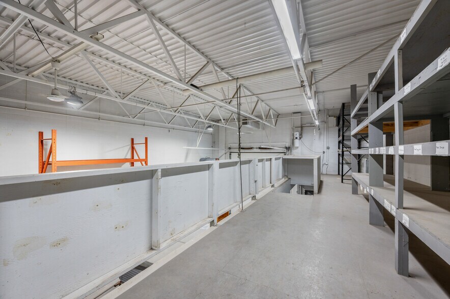 More Photos Of 4116 64 Av SE, Calgary Industrial For Sale