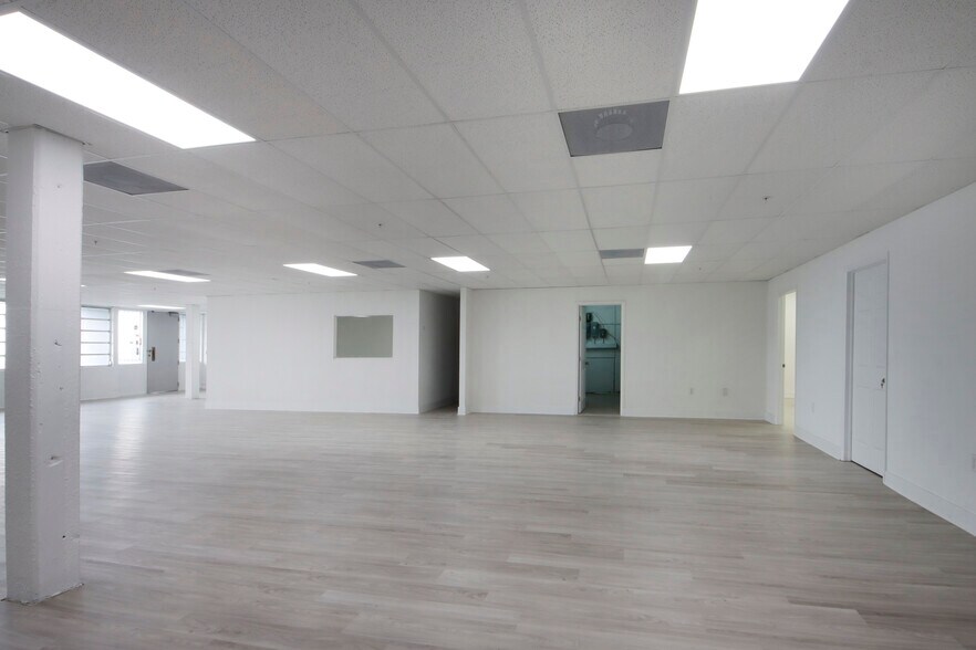 More Photos Of 6721 NW 36th Ave, Miami Distribution For Lease