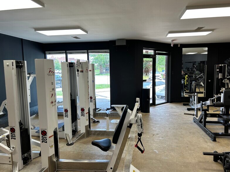 More Photos Of 251-253 Chesterfield Industrial Blvd, Chesterfield Warehouse For Sale