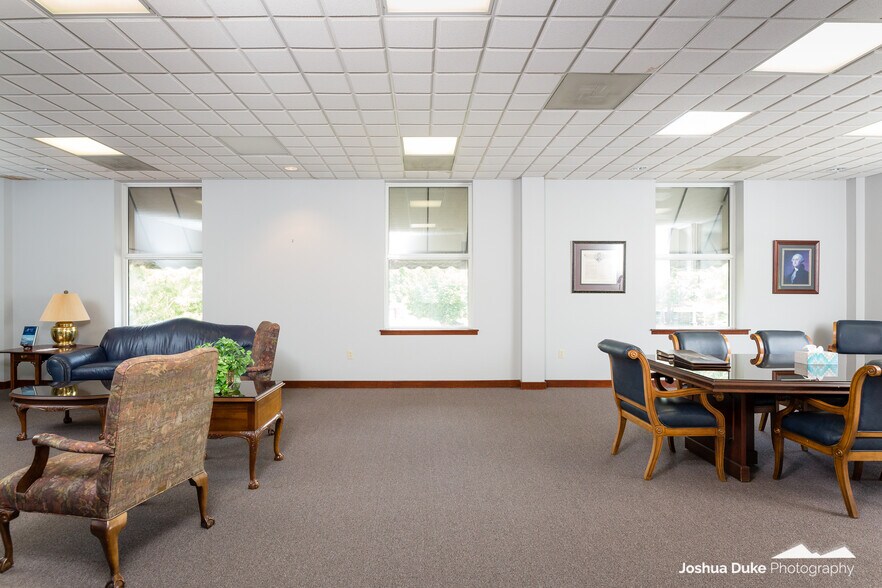 More Photos Of 215 N College Ave, Fayetteville Office For Lease