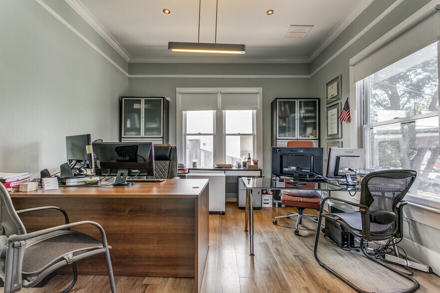 More Photos Of 105 Montclair Ave, San Antonio Medical For Sale