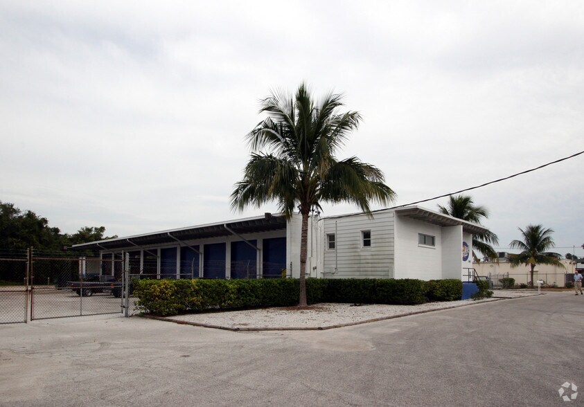 More Photos Of 1401 Whitfield Ave, Sarasota Warehouse For Lease