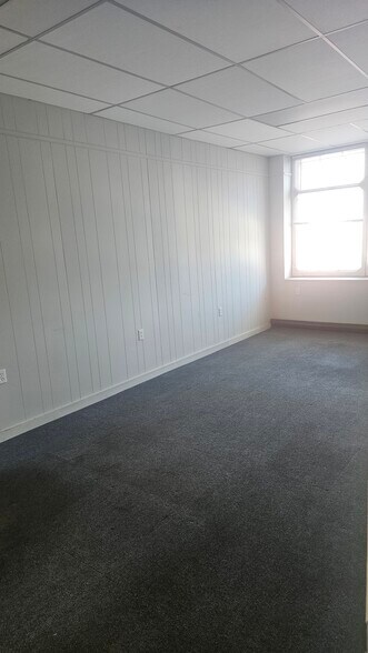 More Photos Of 159 Singleton St, Woonsocket Manufacturing For Lease