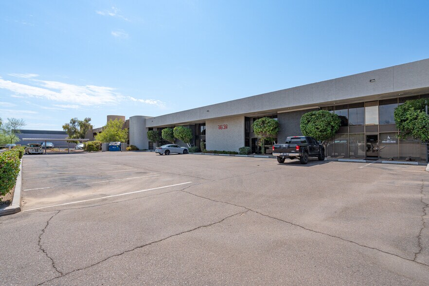 More Photos Of 7631 E Greenway Rd, Scottsdale Warehouse For Lease