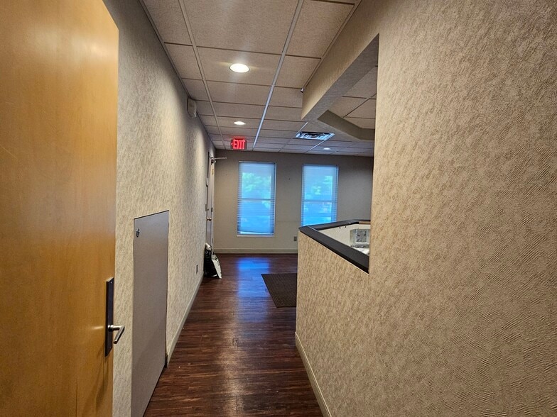 More Photos Of 202 E Main St, Huntington Medical For Lease