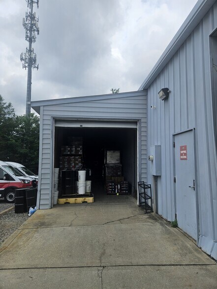More Photos Of 7010 Calmar Dr, Mechanicsville Warehouse For Sale
