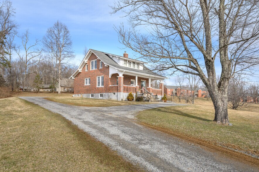 More Photos Of 132 Christiansburg Pike NE, Floyd Flex For Sale