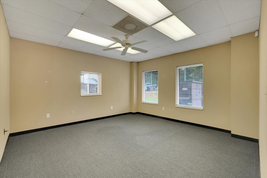 More Photos Of 3361 Highway 29 N, Belton Warehouse For Sale