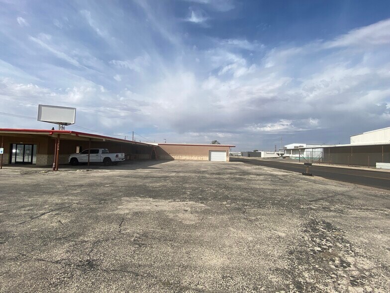 More Photos Of 1720 E 7th St, Odessa Industrial For Lease