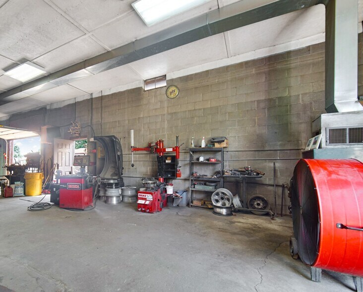 More Photos Of 0115 W State Road 10, North Judson Light Distribution For Sale