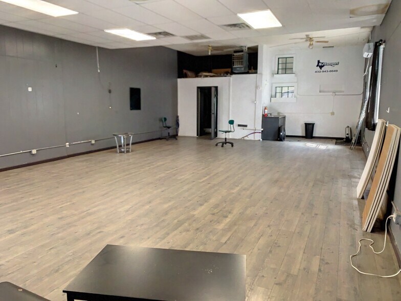 More Photos Of 100 E Sealy Ave, Monahans General Retail For Sale