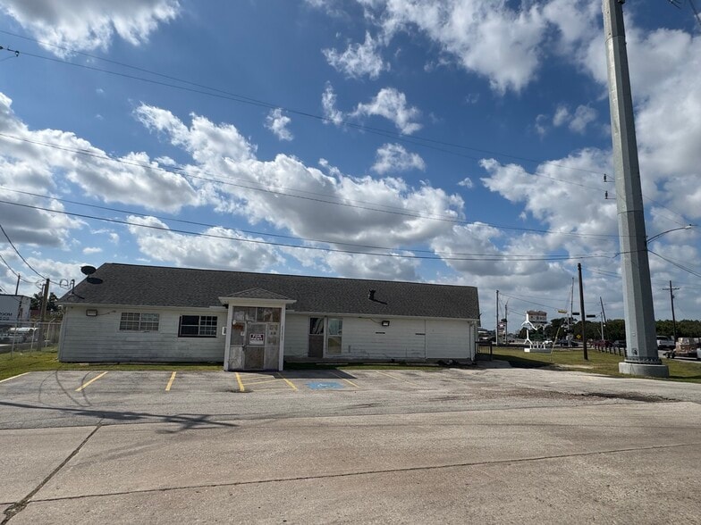 More Photos Of 3701 S Richey Ave, South Houston Freestanding For Lease