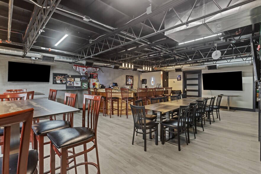 More Photos Of 418 N Grant Ave, Odessa Bar For Sale