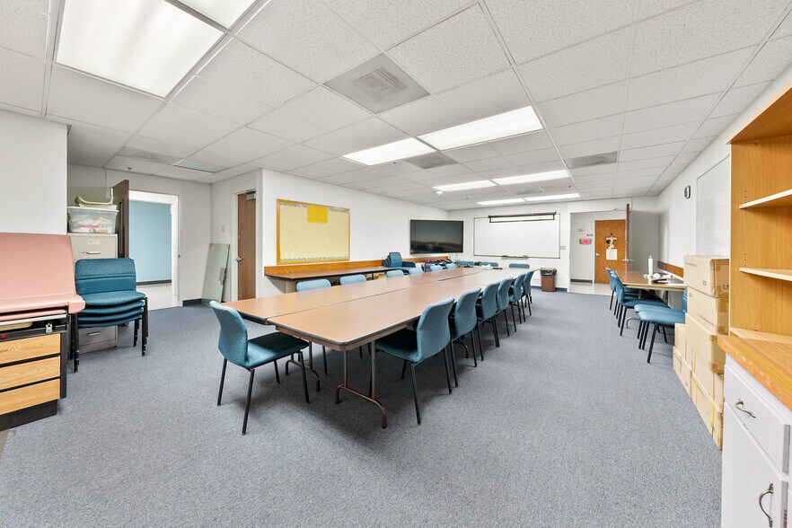 More Photos Of 715 NW Dimmick St, Grants Pass Office For Sale