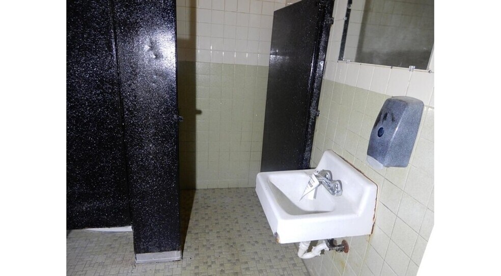More Photos Of 7964 W Appleton Ave, Milwaukee Bar For Sale