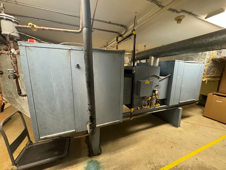 More Photos Of 725 Gibralter St, Norfolk Flex For Sale