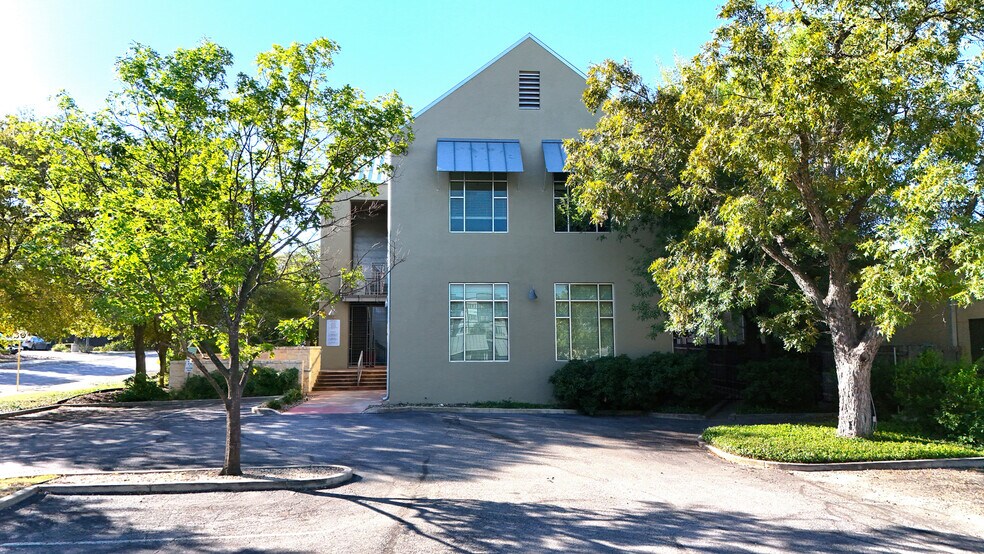 More Photos Of 242 W Sunset Rd, San Antonio Office For Sale