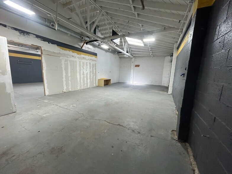 More Photos Of 411-417 Lathrop St, Redwood City Service For Sale