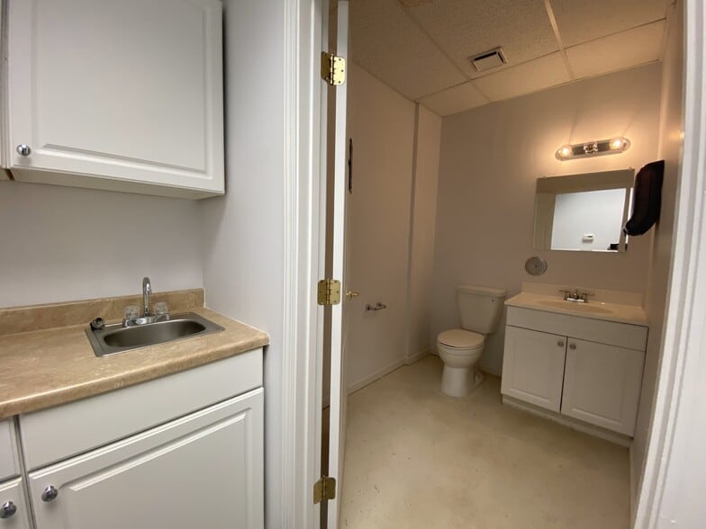More Photos Of 4171-4193 Crescent Dr, Saint Louis Medical For Sale