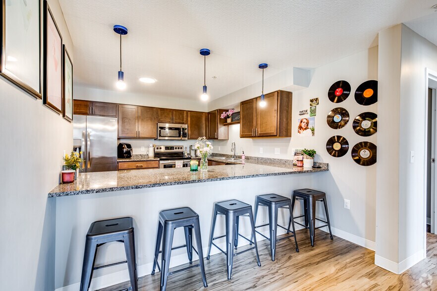 More Photos Of 1975-1977 Marshall Ave, Saint Paul Apartments For Sale