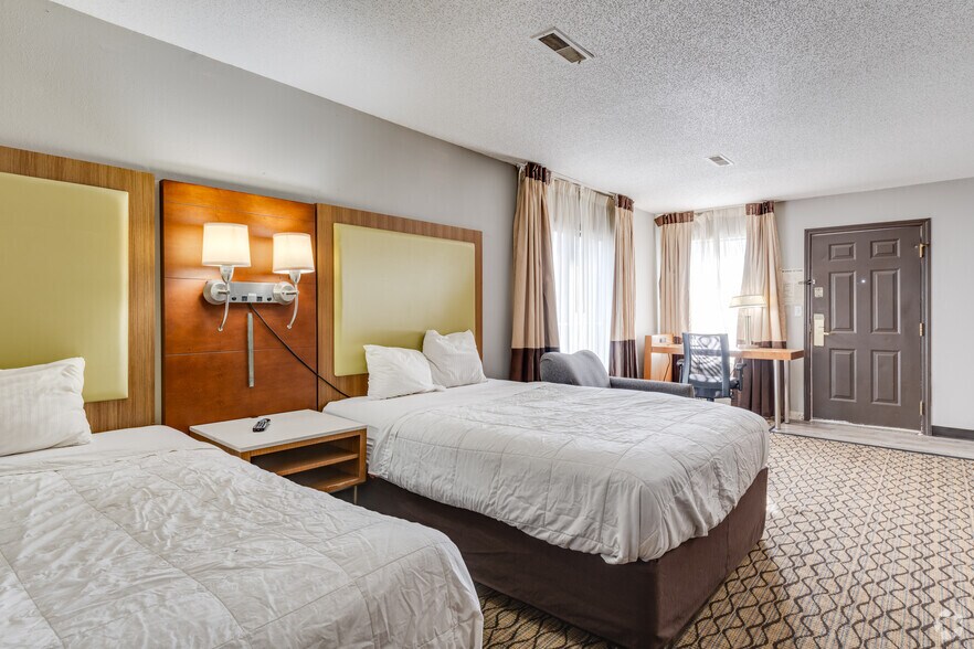 More Photos Of 4919 Lima Rd, Fort Wayne Hotel For Sale