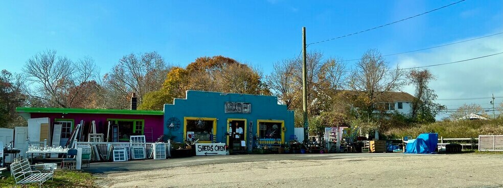 More Photos Of 16 Stonington Rd, Mystic Storefront For Sale