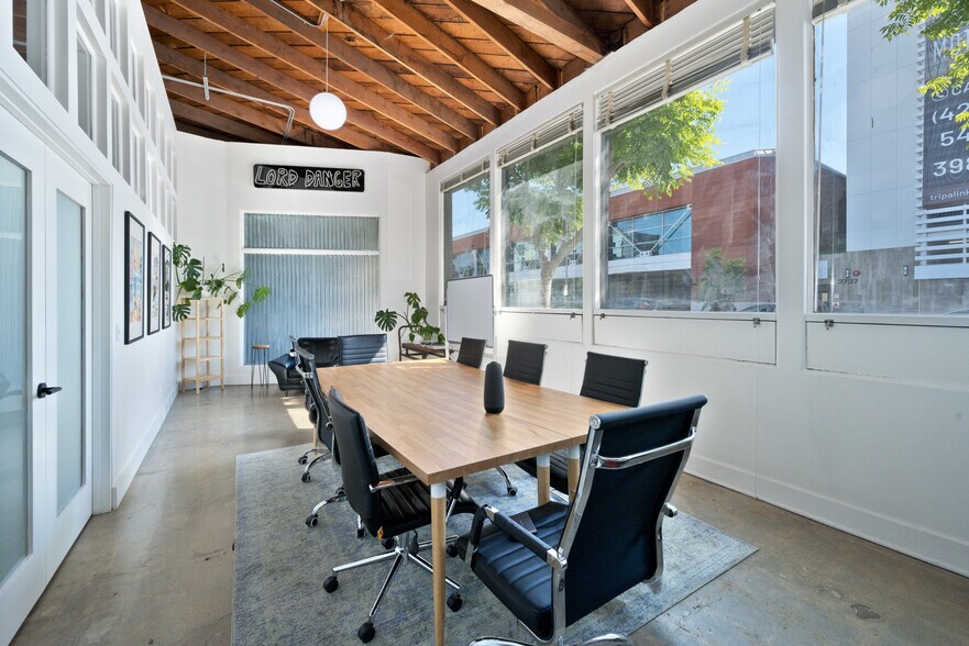 More Photos Of 3740 Motor Ave, Los Angeles Office For Lease