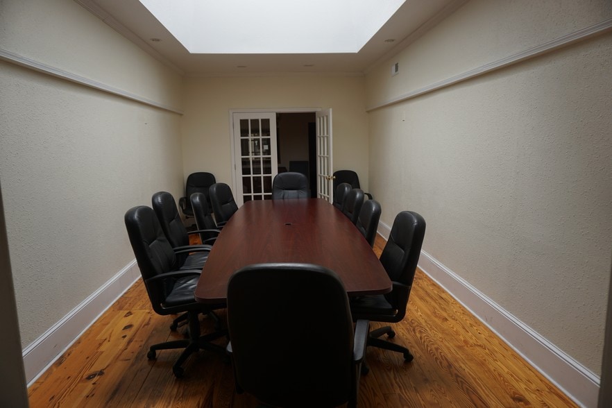 More Photos Of 840 Ralph David Abernathy Blvd SW, Atlanta Storefront For Lease