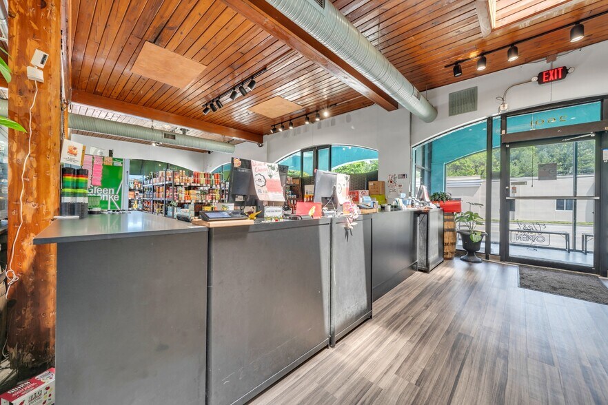 More Photos Of 2601 Franklin Rd, Roanoke Freestanding For Sale