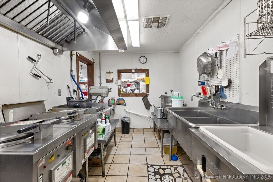 More Photos Of 18753 Oklahoma 100, Webbers Falls Restaurant For Sale