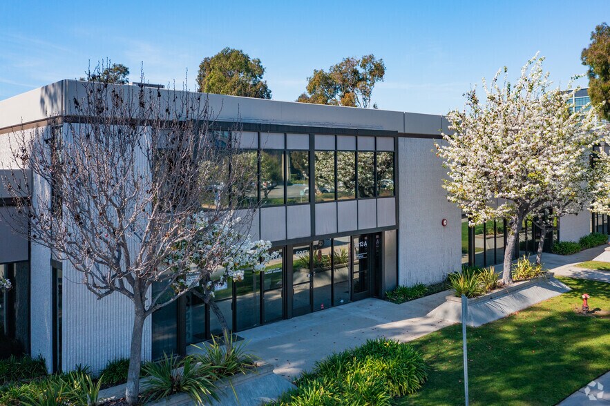 More Photos Of 5800-5860 Hannum Ave, Los Angeles Unknown For Lease