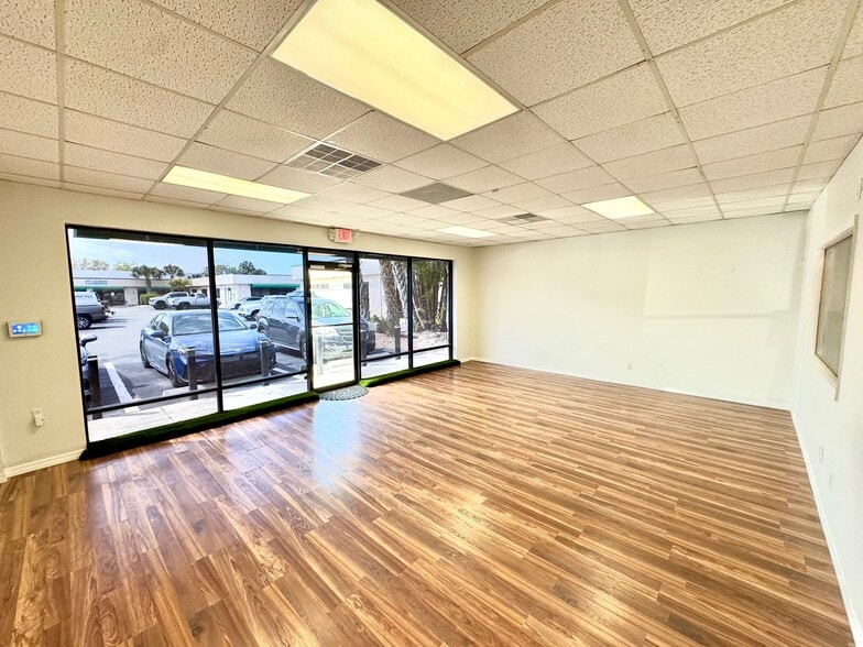 More Photos Of 313-331 Airport Rd S, Naples Freestanding For Lease