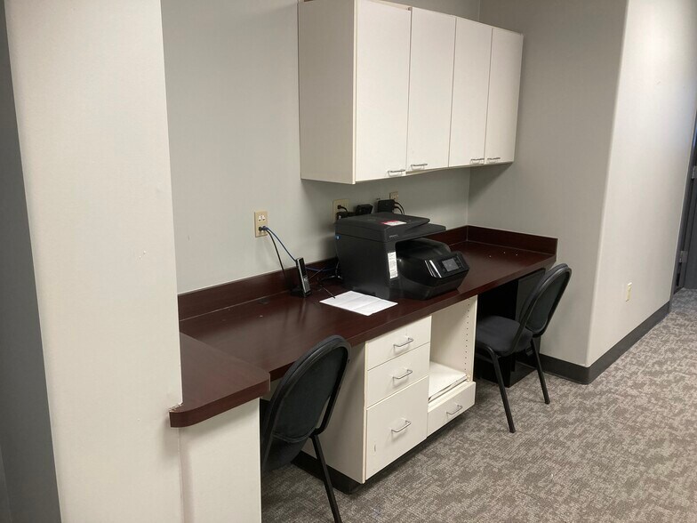 More Photos Of 3510 Clinton Pl, Lawrence Medical For Lease