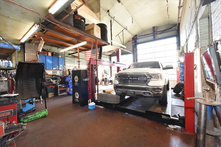 More Photos Of 815 Old Country Rd, Westbury Auto Repair For Sale